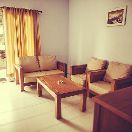 Turtle Beach Hotel Ujunggenteng Buitenkant foto