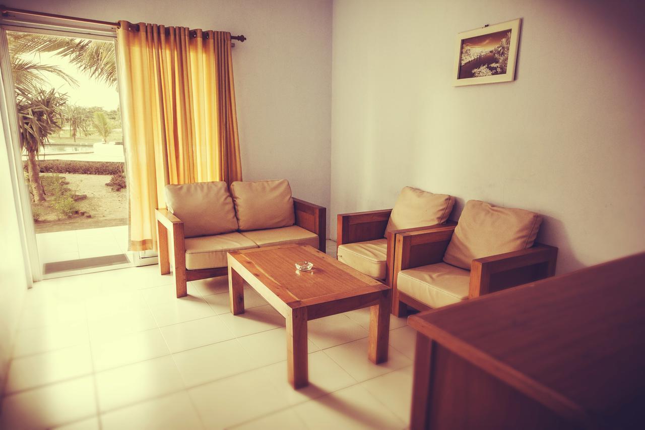 Turtle Beach Hotel Ujunggenteng Buitenkant foto
