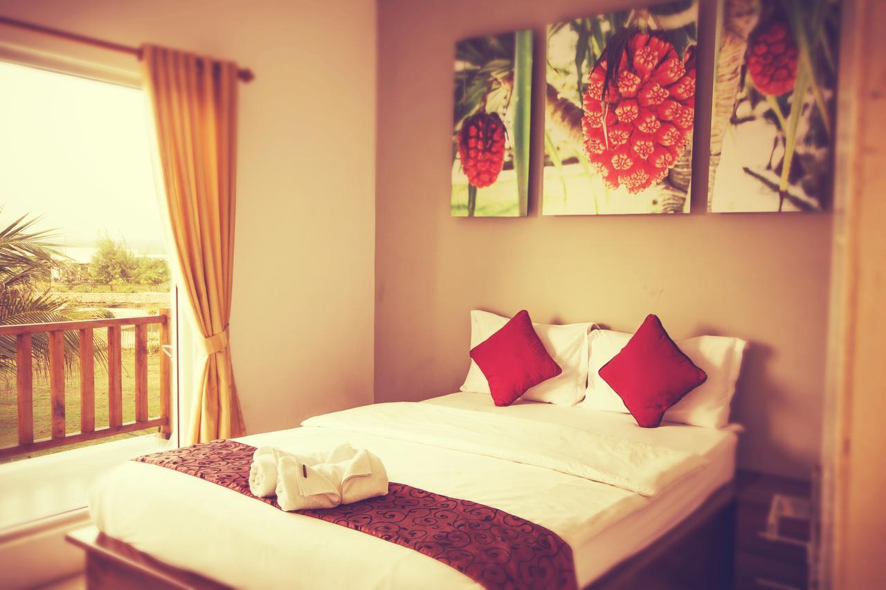 Turtle Beach Hotel Ujunggenteng Buitenkant foto