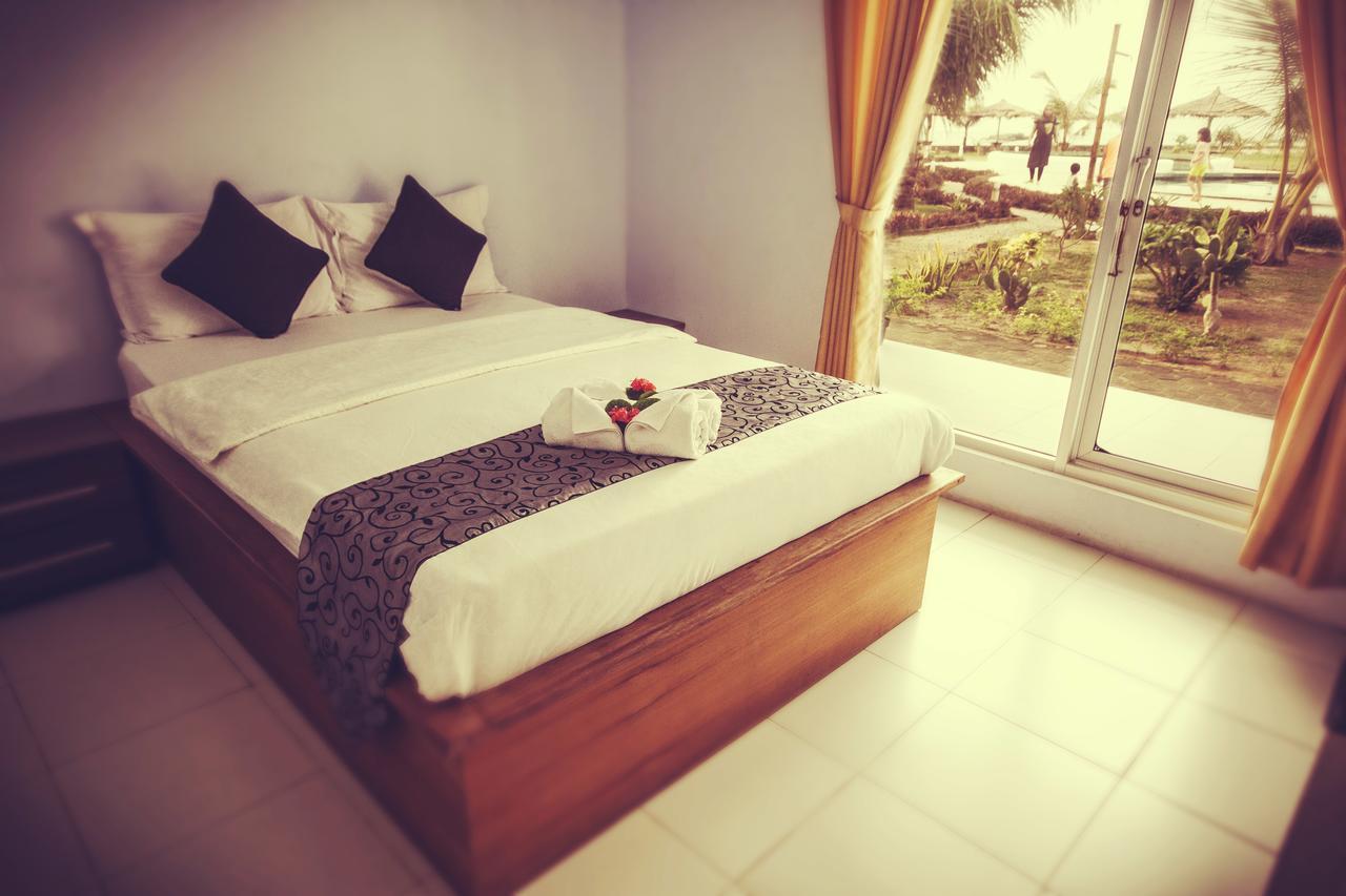 Turtle Beach Hotel Ujunggenteng Buitenkant foto